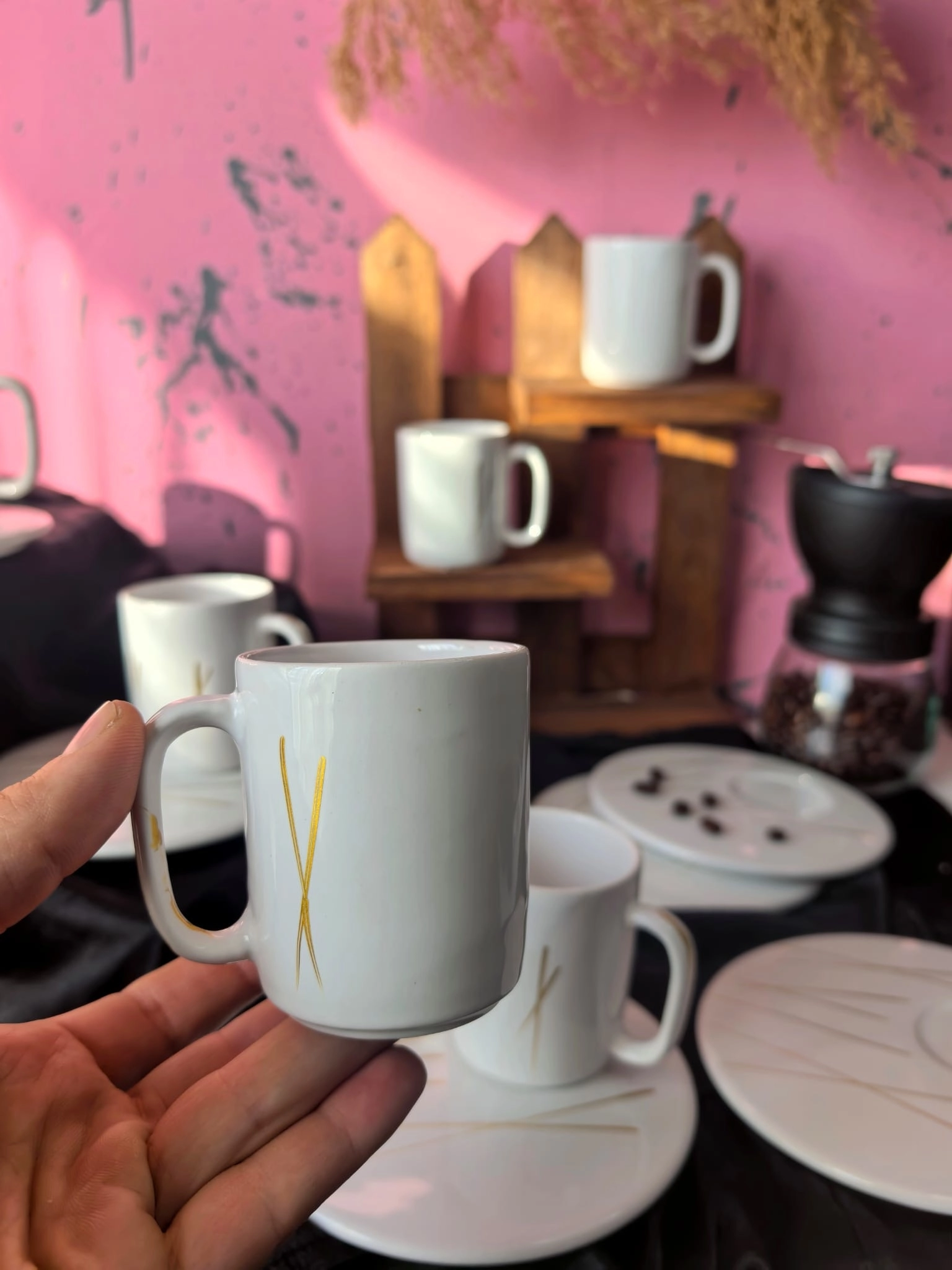 ArsimHome Yuvarlak Sunum Tabaklı 6 Kişilik 12 Parça Beyaz Fincan Takımı