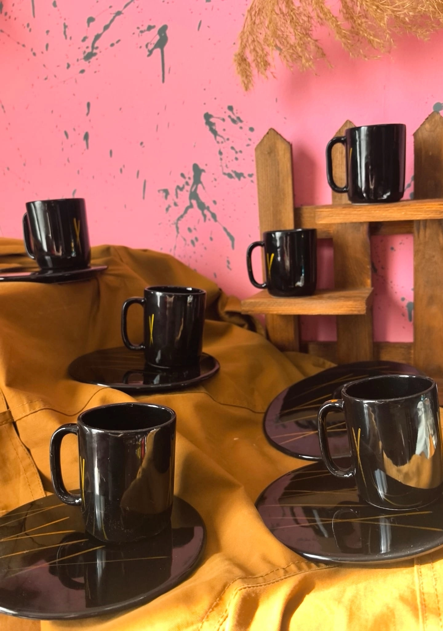 ArsimHome Yuvarlak Sunum Tabaklı 6 Kişilik 12 Parça Siyah Fincan Takımı