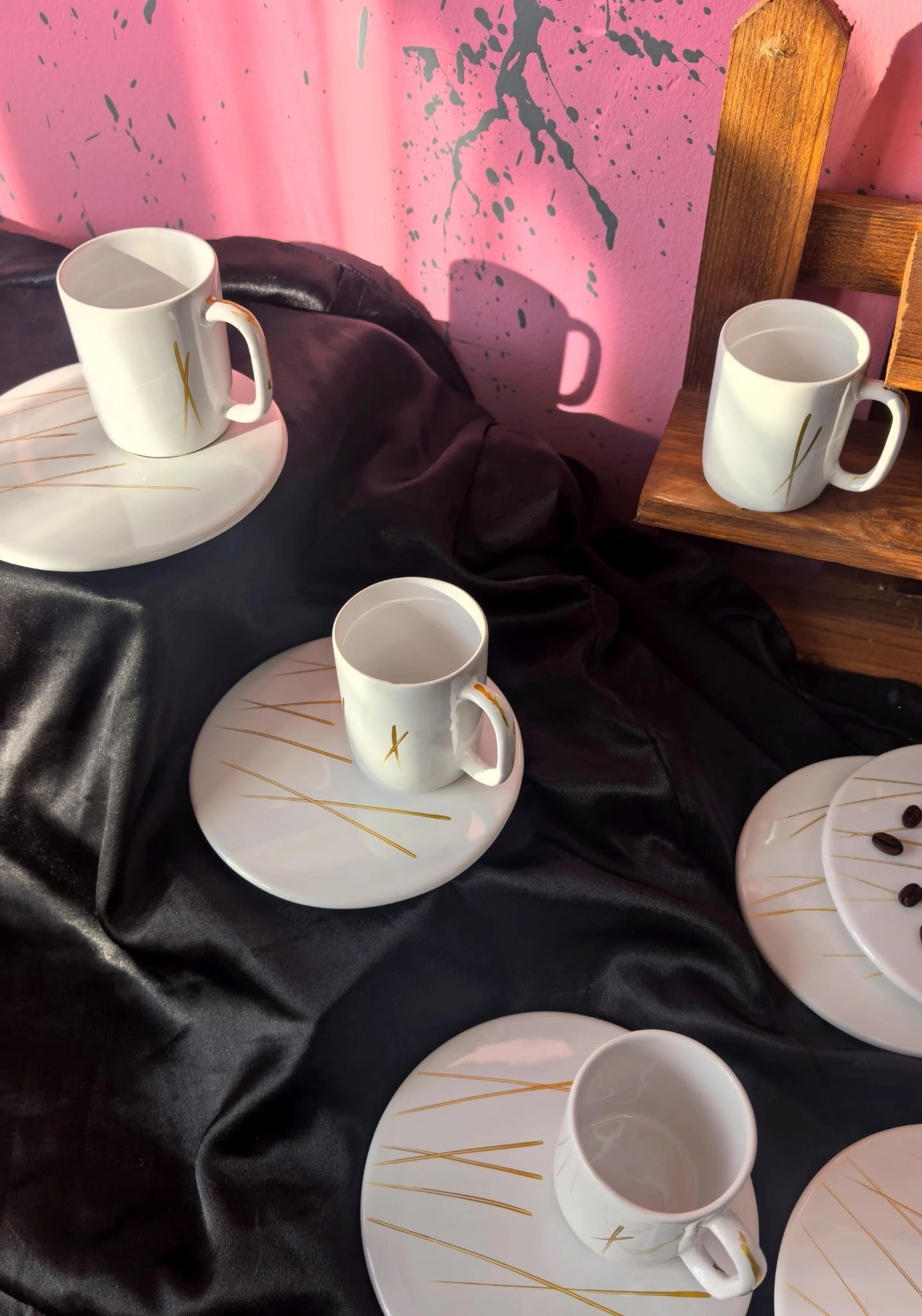 ArsimHome Yuvarlak Sunum Tabaklı 6 Kişilik 12 Parça Beyaz Fincan Takımı