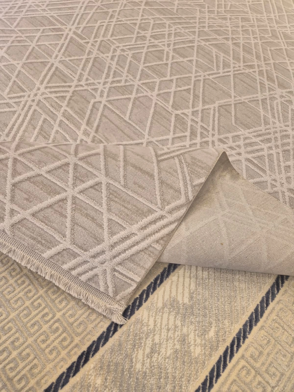 200 x 290 6m2 -Krem Gri Desenli Makine Halısı