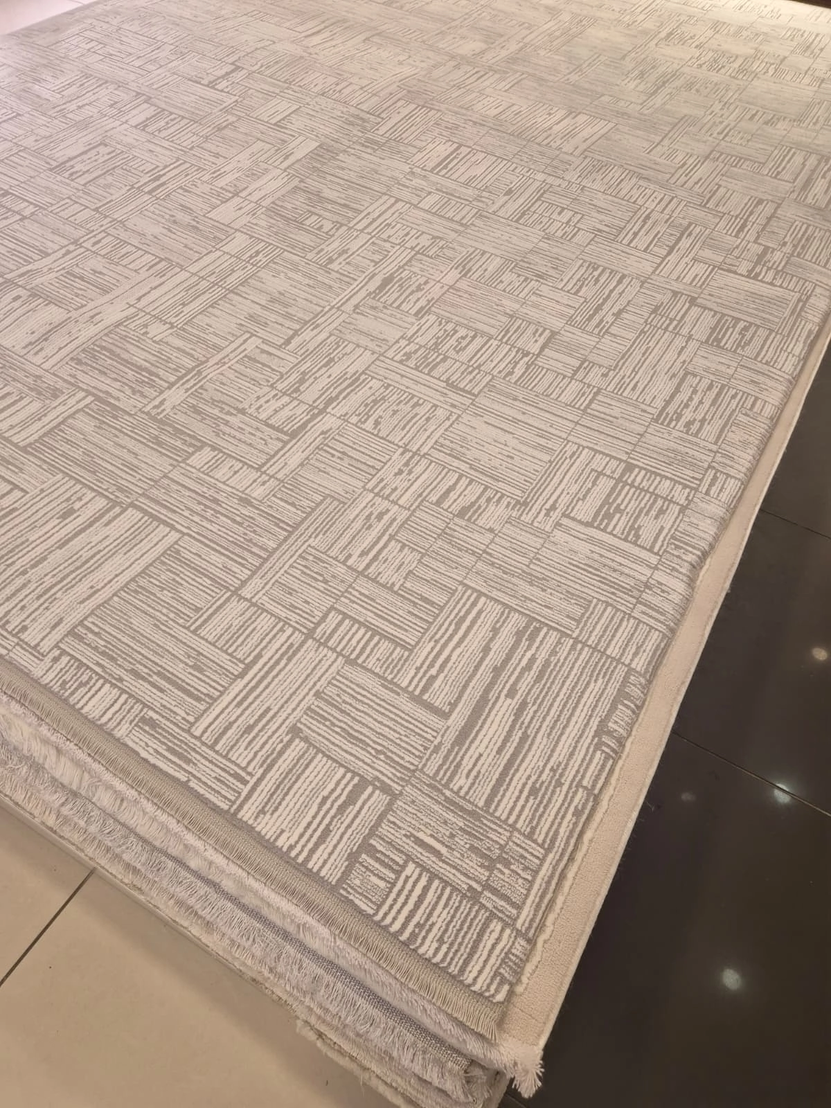 200 x 290 6m2 -Gri Kare Çizgi Desenli Makine Halısı