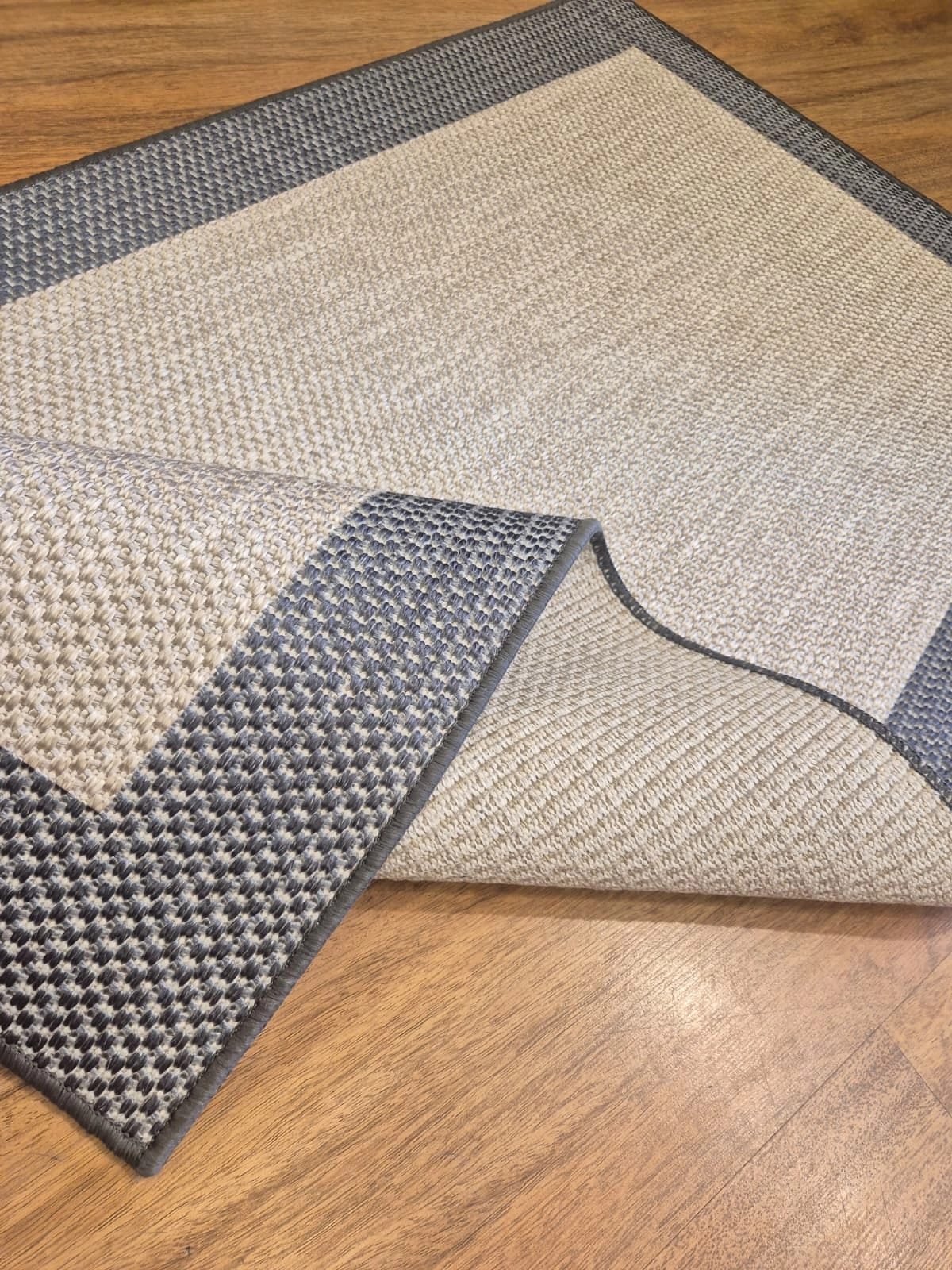 Gri Çerçeve Bej Desenli Lüx Sisal