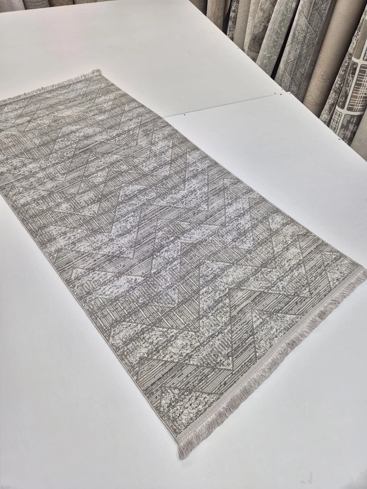 Gri Desenli Desenli Kadife Halı