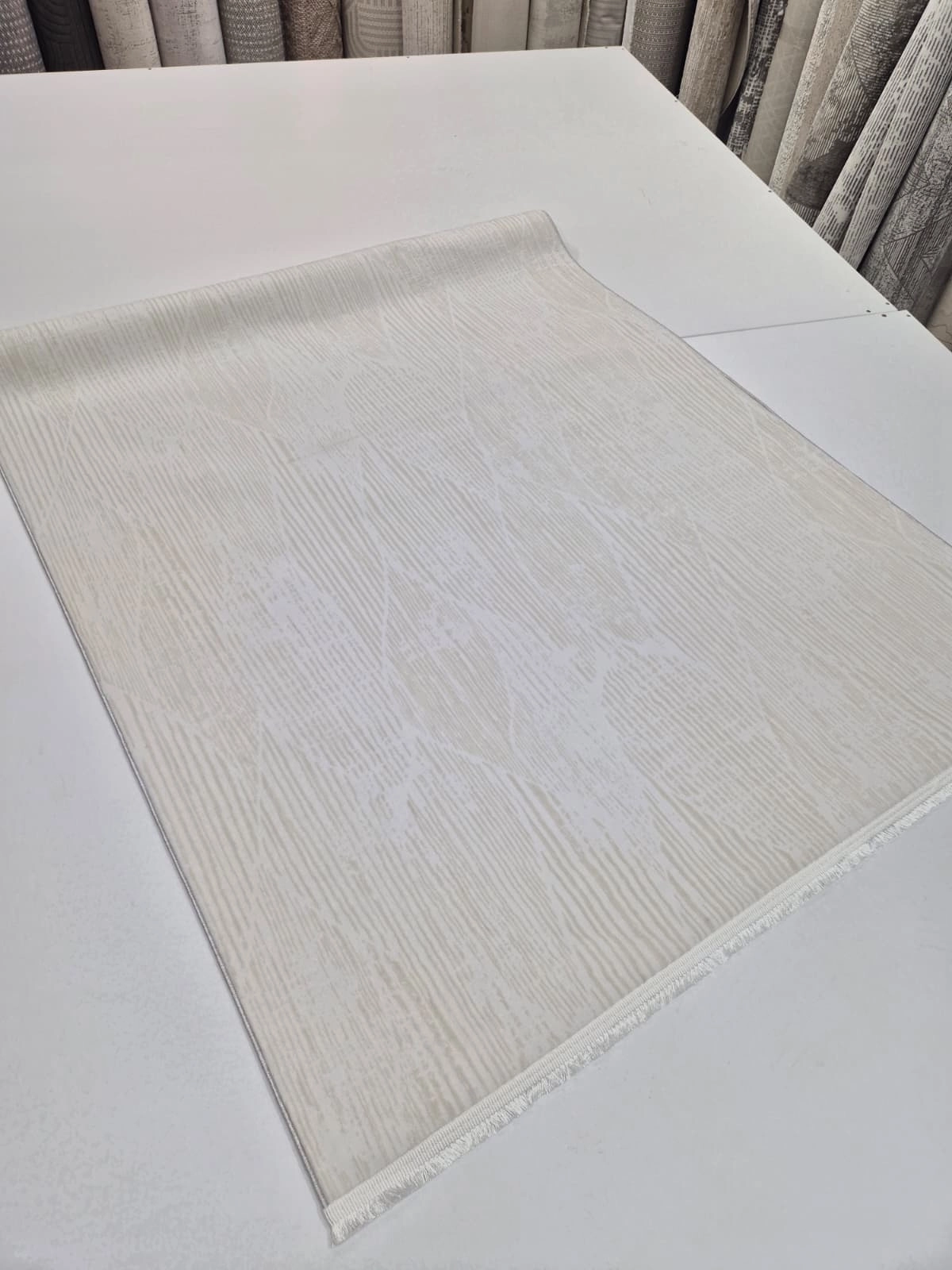 Krem Desenli Kadife Halı
