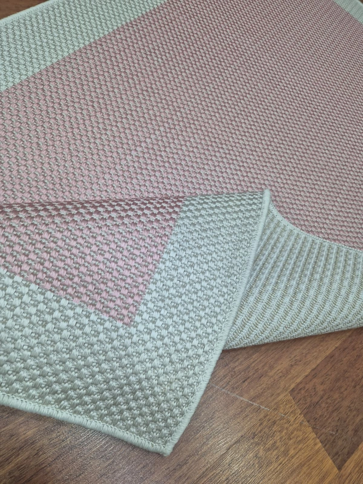 Krem Çerçeve Pembe Desenli Lüx Sisal