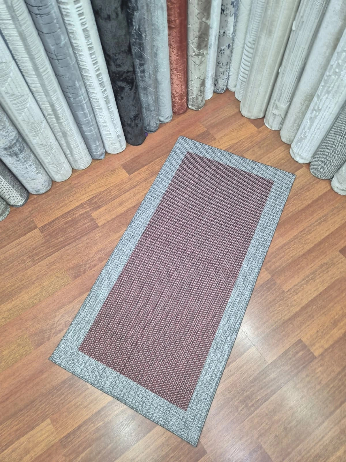 Gri Çerçeve Bordo Desenli Lüx Sisal