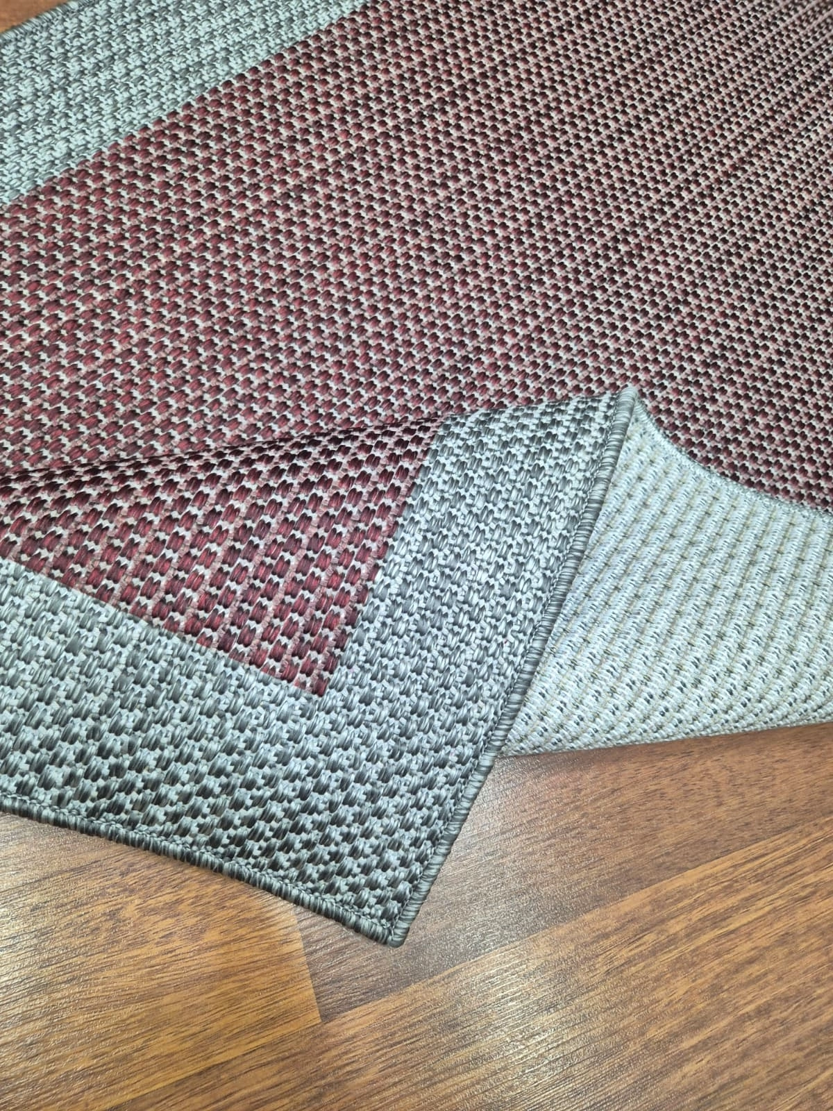 Gri Çerçeve Bordo Desenli Lüx Sisal