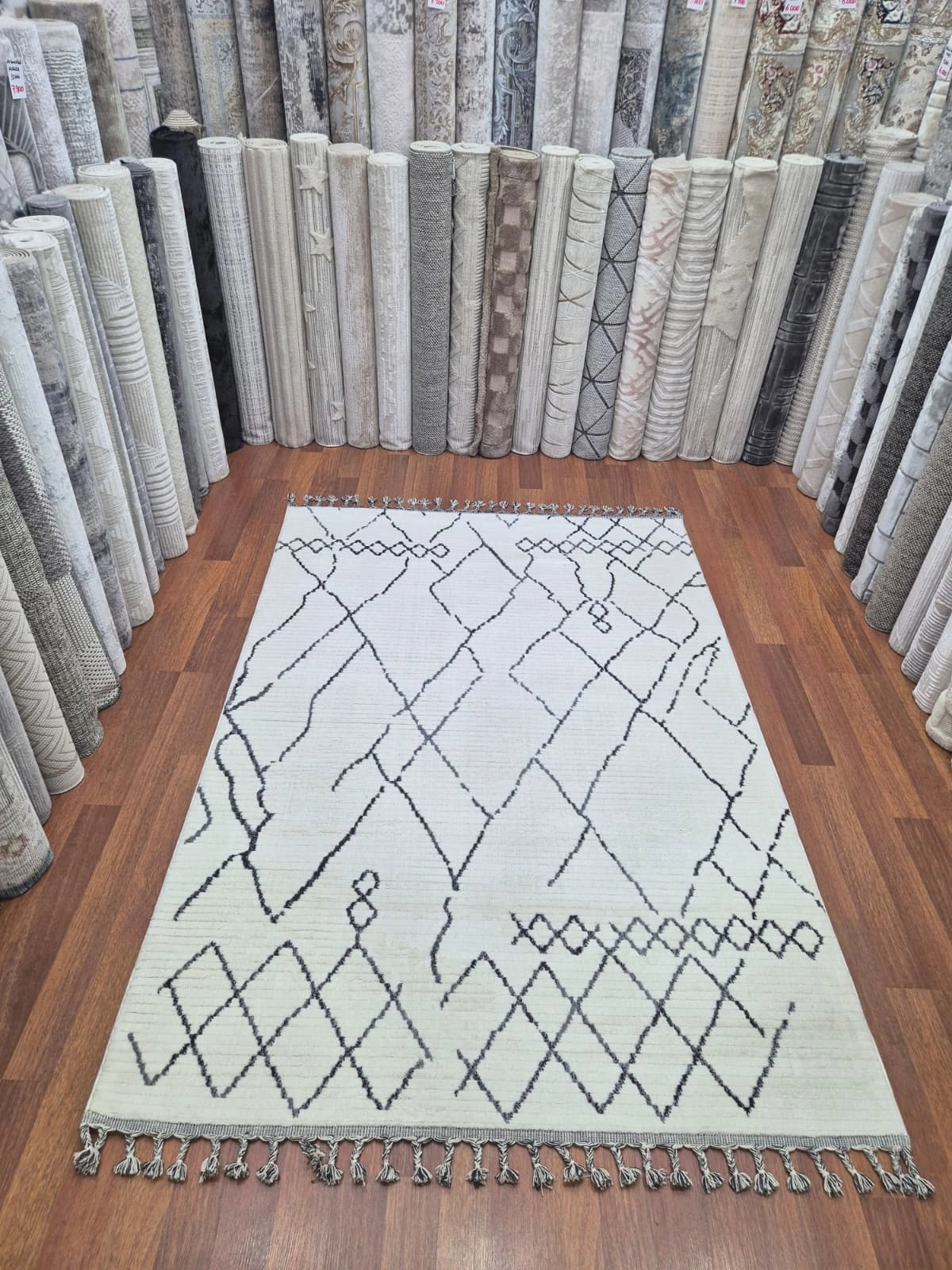 160 x 230  4m2 -Krem Gri Çizgi Desenli  Kampanyalı Makine Halısı