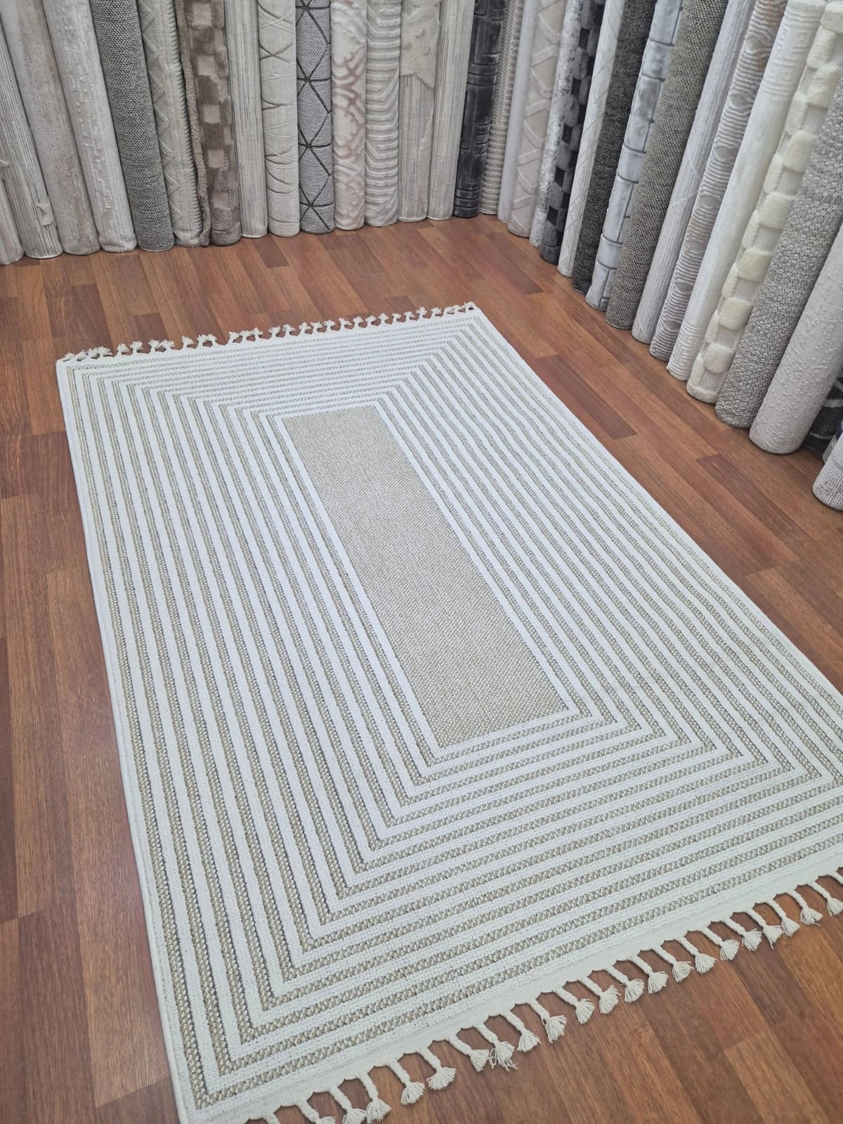 160 x 230  4m2 -Krem Kahve Desenli  Kampanyalı Makine Halısı