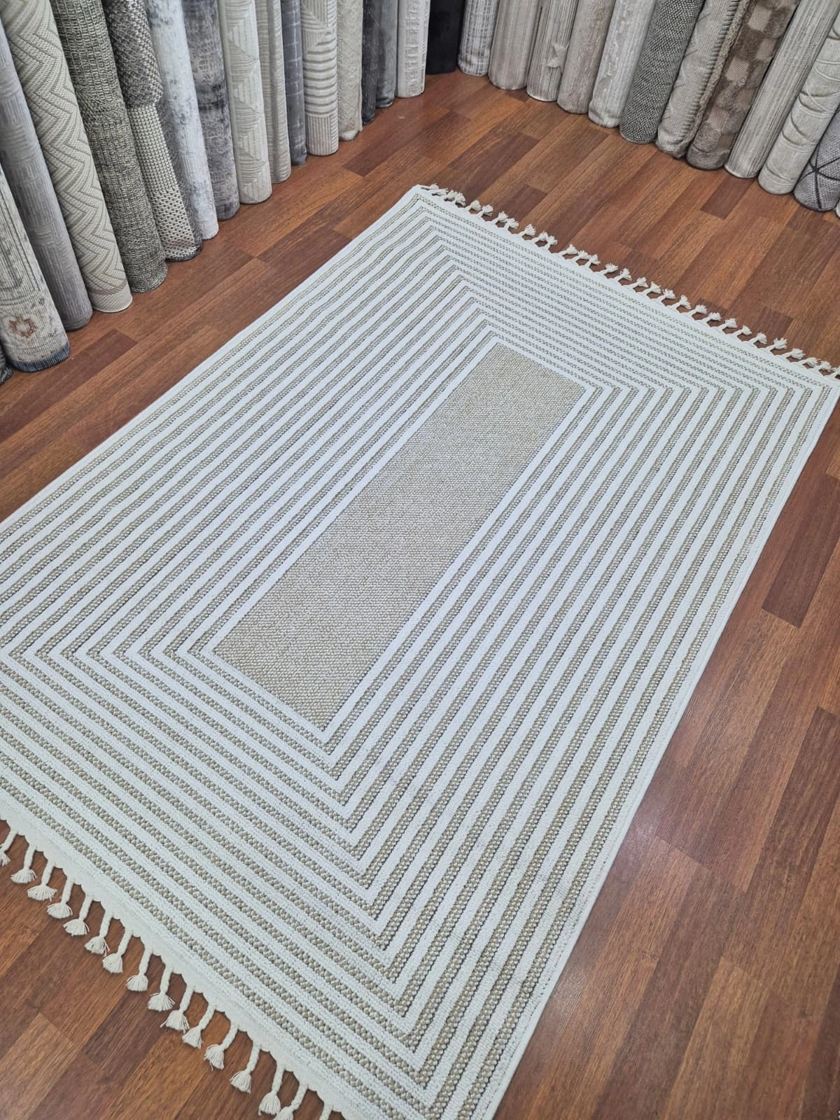 160 x 230  4m2 -Krem Kahve Desenli  Kampanyalı Makine Halısı